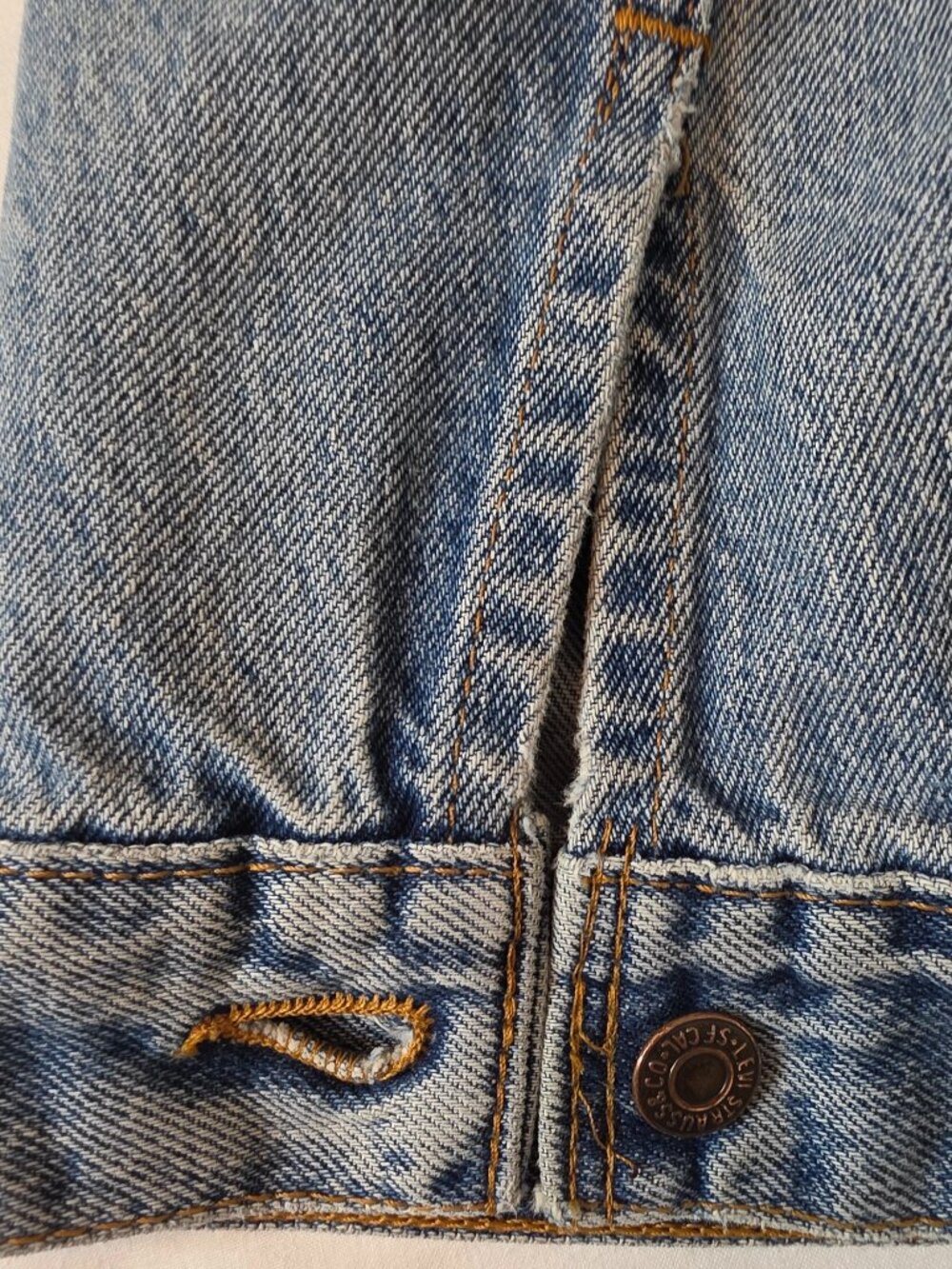 Levi's Vintage 90's Flawless, Light Wash Trucker Jean Jacket 70507-0389, Size XL - Picture 7 of 16